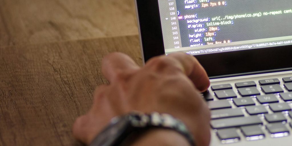 This article explains why developers in 2026 need structured online schools to stay relevant amid rapid AI and tooling changes. It outlines the shortcomings of...