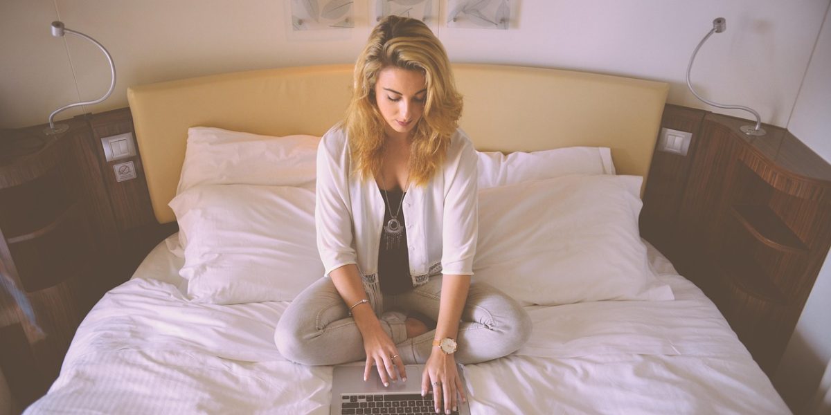 A professional comfortably studying at home, illustrating the flexibility of online courses.