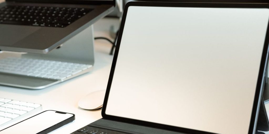 This article explains why visual AI — sometimes called "seeing AI" — is becoming essential for developer productivity in 2026. It describes core capabilities li...